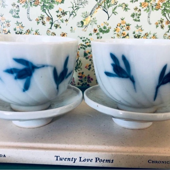 🛑SOLD🛑 Timeless Gaiwan Tea Cups, White With Blue Floral Leaf Design (Set of 2) - Picture 3 of 6
